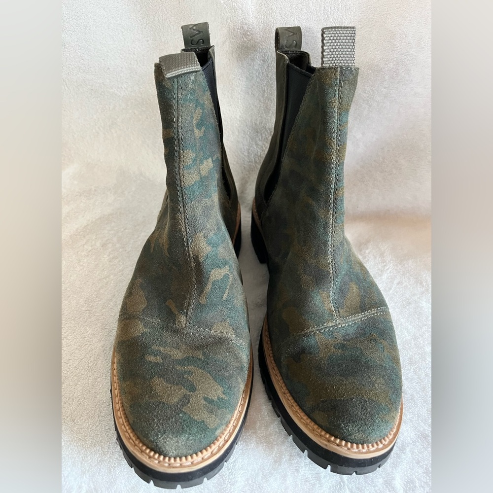 Toms Dakota Chelsea Green and Brown Camouflage ankle Boots